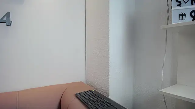 Snapshot of 1Sloppy_Fox4 chatting on 12-15-25, 05:01 1Sloppy Fox4 online show from 12-15-25, 05:01