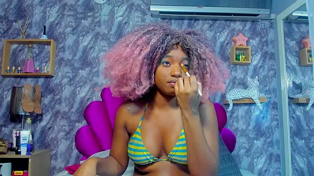 Snapshot of EMMAPARISS chatting on 03-17-26, 12:30 EMMAPARISS online show from 03-17-26, 12:30