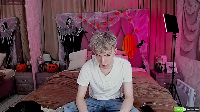 TrevorBenson online show from 10-28-25, 03:21