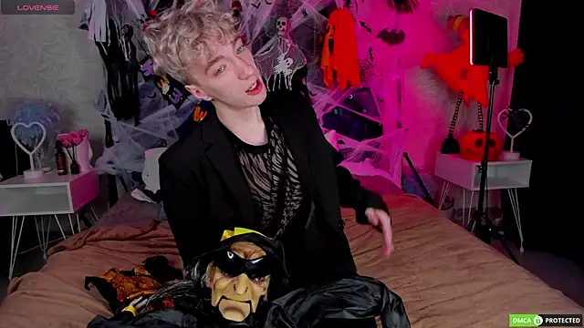 TrevorBenson online show from 10-31-25, 03:18