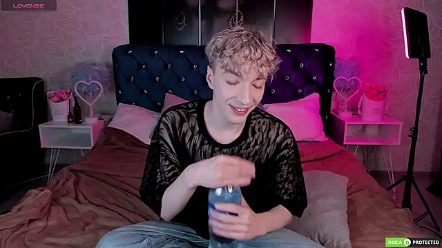 TrevorBenson online show from 11-06-25, 03:18