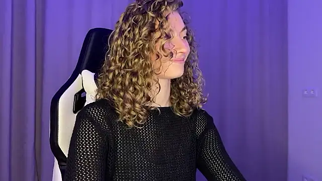 Snapshot of lady_curls chatting on 12-03-24, 10:29 lady curls online show from 12-03-24, 10:29