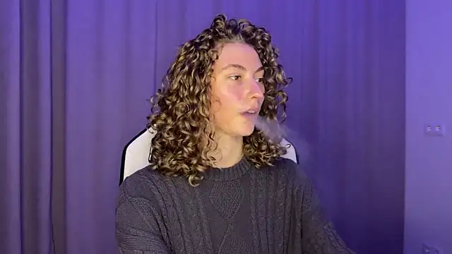 Snapshot of lady_curls chatting on 12-05-24, 10:01 lady curls online show from 12-05-24, 10:01