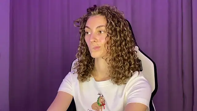 Snapshot of lady_curls chatting on 12-06-24, 10:41 lady curls online show from 12-06-24, 10:41