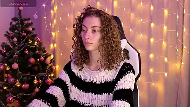 Snapshot of lady_curls chatting on 12-13-24, 11:17 lady curls online show from 12-13-24, 11:17