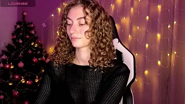 Snapshot of lady_curls chatting on 12-15-24, 10:58 lady curls online show from 12-15-24, 10:58