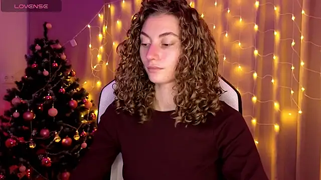 Snapshot of lady_curls chatting on 12-16-24, 11:07 lady curls online show from 12-16-24, 11:07