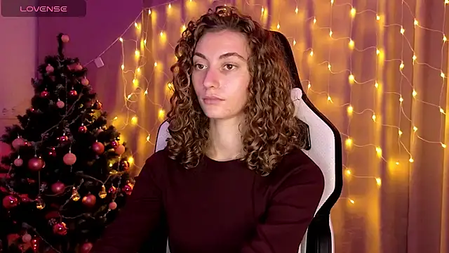 Snapshot of lady_curls chatting on 12-17-24, 02:12 lady curls online show from 12-17-24, 02:12