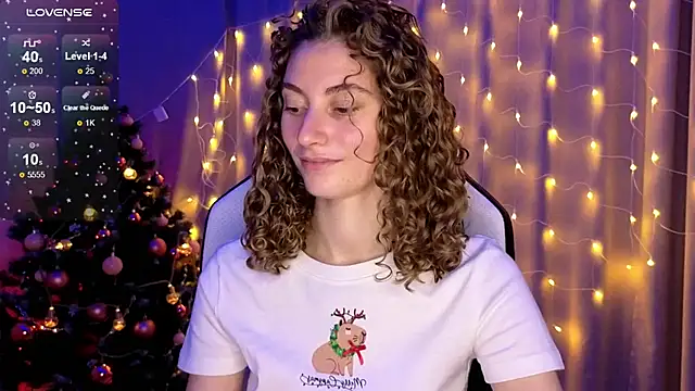 Snapshot of lady_curls chatting on 12-19-24, 11:03 lady curls online show from 12-19-24, 11:03