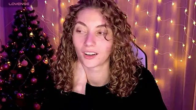 Snapshot of lady_curls chatting on 12-31-24, 01:47 lady curls online show from 12-31-24, 01:47