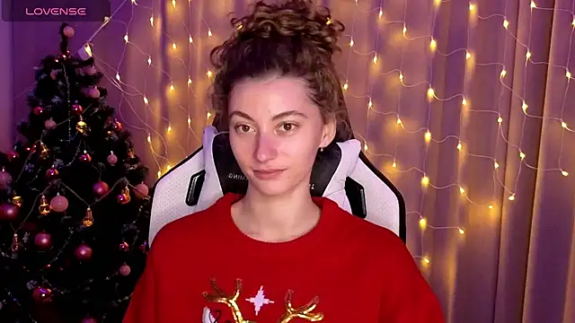 Snapshot of lady_curls chatting on 01-01-25, 11:07 lady curls online show from 01-01-25, 11:07