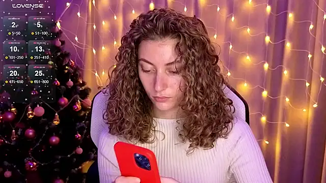Snapshot of lady_curls chatting on 01-04-25, 11:27 lady curls online show from 01-04-25, 11:27