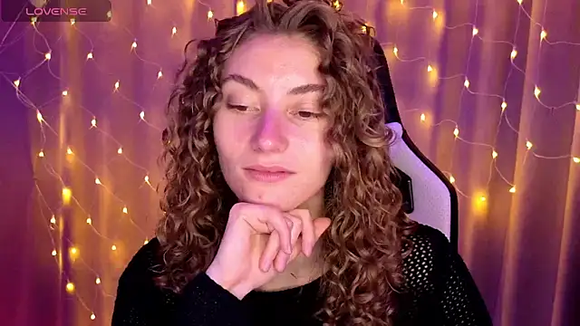 Snapshot of lady_curls chatting on 01-09-25, 02:22 lady curls online show from 01-09-25, 02:22
