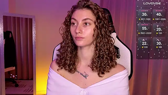 Snapshot of lady_curls chatting on 01-15-25, 04:04 lady curls online show from 01-15-25, 04:04