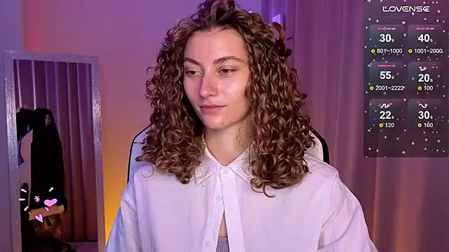 Snapshot of lady_curls chatting on 01-21-25, 08:54 lady curls online show from 01-21-25, 08:54