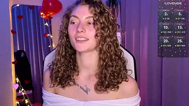 Snapshot of lady_curls chatting on 02-28-25, 12:10 lady curls online show from 02-28-25, 12:10