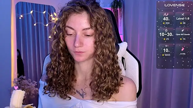 Snapshot of lady_curls chatting on 03-06-25, 12:43 lady curls online show from 03-06-25, 12:43