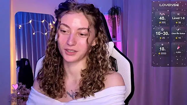 Snapshot of lady_curls chatting on 03-12-25, 11:12 lady curls online show from 03-12-25, 11:12