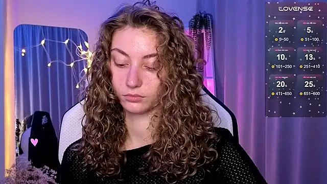 Snapshot of lady_curls chatting on 03-14-25, 10:27 lady curls online show from 03-14-25, 10:27