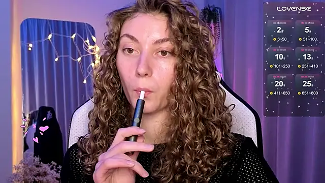 Snapshot of lady_curls chatting on 03-15-25, 01:41 lady curls online show from 03-15-25, 01:41