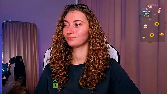 Snapshot of lady_curls chatting on 10-02-25, 10:55 lady curls online show from 10-02-25, 10:55