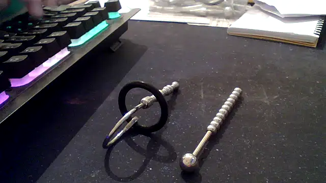 Snapshot of scot2bu chatting on 11-11-25, 03:06 scot2bu online show from 11-11-25, 03:06