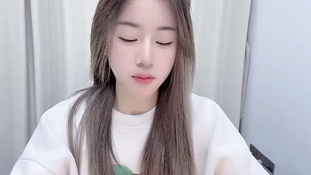 chloe-01 online show from 12-14-24, 12:23