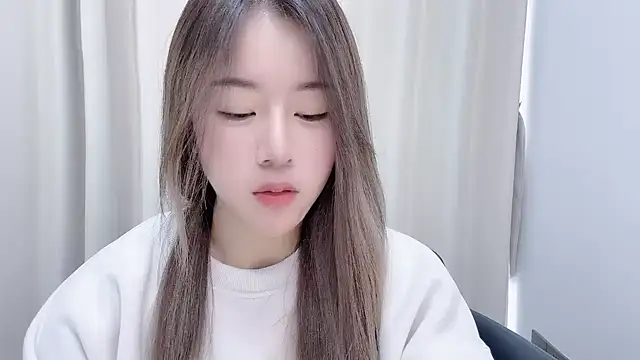 chloe-01 online show from 12-17-24, 12:22