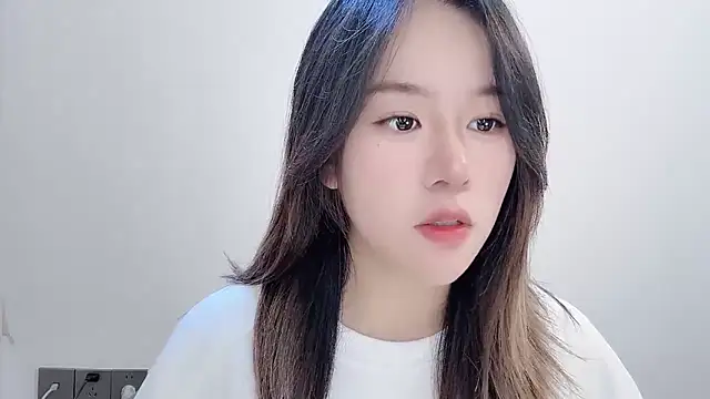 Snapshot of chloe-01 chatting on 11-18-25, 04:06 chloe-01 online show from 11-18-25, 04:06