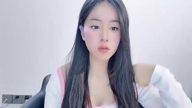 Snapshot of chloe-01 chatting on 12-20-25, 06:31 chloe-01 online show from 12-20-25, 06:31