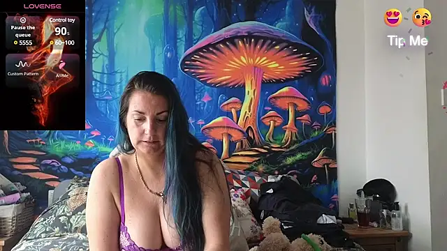 Snapshot of tattoomilf86 chatting on 03-17-25, 03:29 tattoomilf86 online show from 03-17-25, 03:29