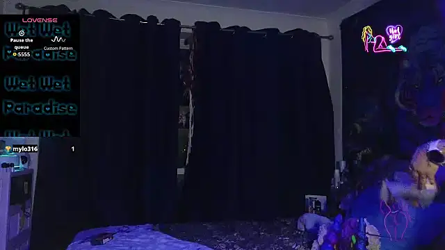 Snapshot of tattoomilf86 chatting on 02-18-26, 09:33 tattoomilf86 online show from 02-18-26, 09:33