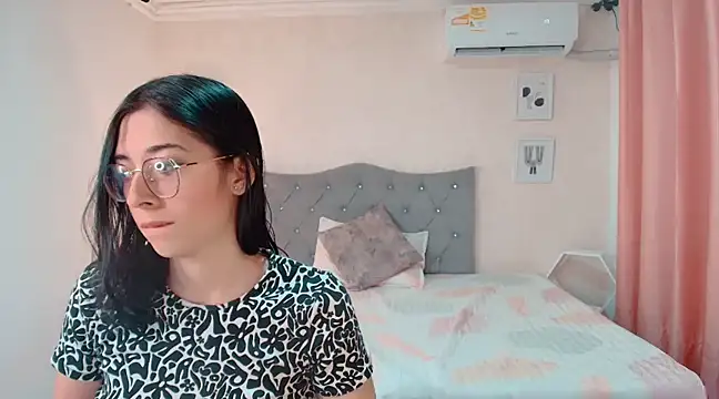 Snapshot of brooklove_doll chatting on 03-04-25, 08:27 brooklove doll online show from 03-04-25, 08:27