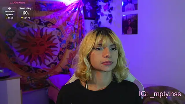 Snapshot of HiScarlett chatting on 10-02-25, 11:23 HiScarlett online show from 10-02-25, 11:23