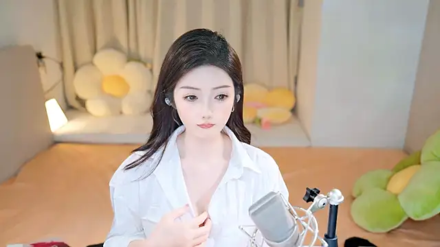 Snapshot of Eimile chatting on 12-07-24, 02:57 Eimile online show from 12-07-24, 02:57