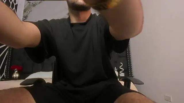 MaximusDick1  online show from 05-27-26, 12:02