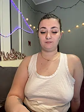 Snapshot of Jadelli chatting on 02-06-25, 10:21 Jadelli online show from 02-06-25, 10:21