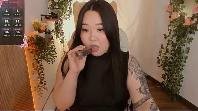 Snapshot of mei_honey_ chatting on 01-25-25, 04:57 mei honey  online show from 01-25-25, 04:57