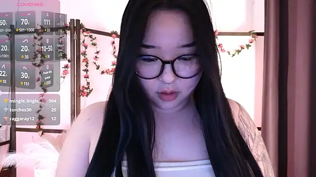 Snapshot of mei_honey_ chatting on 03-01-25, 05:49 mei honey  online show from 03-01-25, 05:49