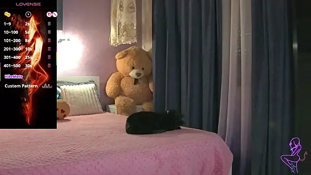 Snapshot of EvelynAisha chatting on 01-12-26, 02:44 EvelynAisha online show from 01-12-26, 02:44