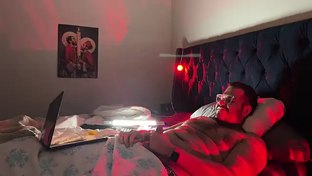 Snapshot of bearcloudcomputa chatting on 12-28-24, 10:47 bearcloudcomputa online show from 12-28-24, 10:47