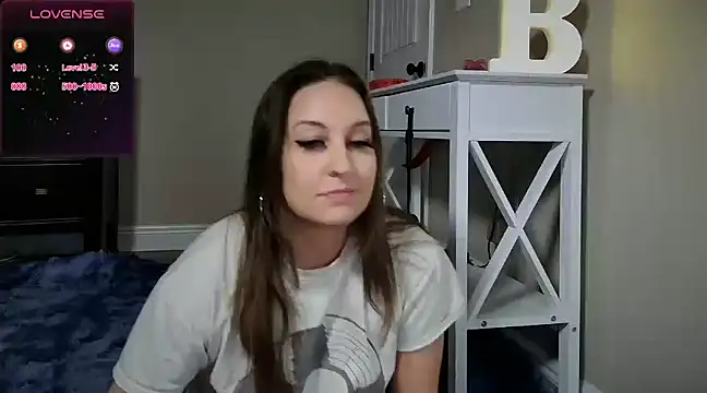 Snapshot of Brooklyn_Bee chatting on 01-05-25, 12:20 Brooklyn Bee online show from 01-05-25, 12:20