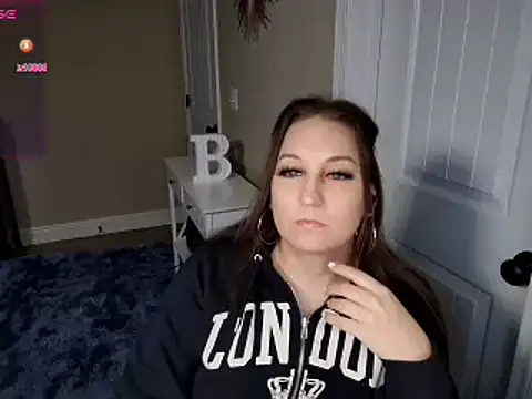 Snapshot of Brooklyn_Bee chatting on 02-16-25, 11:26 Brooklyn Bee online show from 02-16-25, 11:26