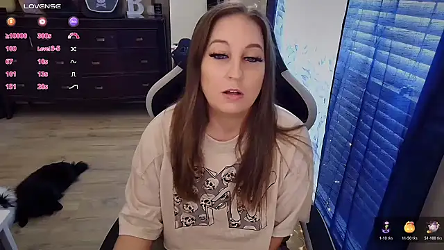 Snapshot of Brooklyn_Bee chatting on 10-24-25, 08:27 Brooklyn Bee online show from 10-24-25, 08:27