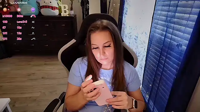 Snapshot of Brooklyn_Bee chatting on 11-19-25, 09:37 Brooklyn Bee online show from 11-19-25, 09:37