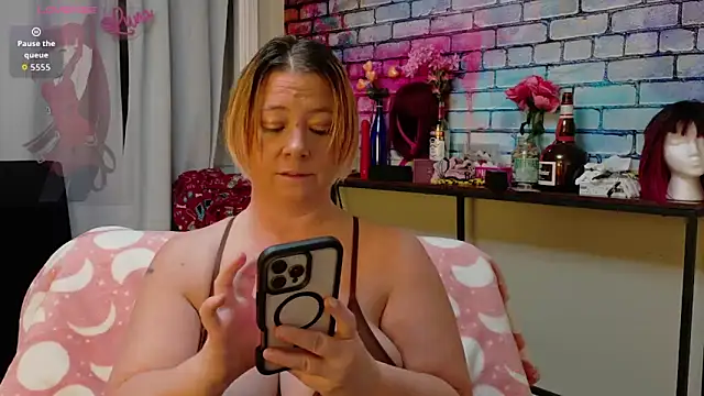 Luna1984 online show from 02-10-26, 07:40