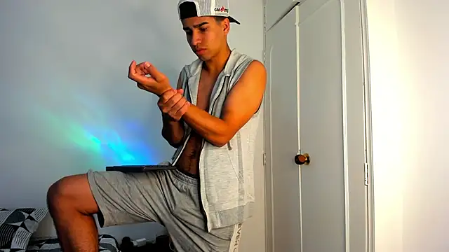 Snapshot of andy_0018 chatting on 01-27-25, 05:04 andy 0018 online show from 01-27-25, 05:04