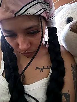 Snapshot of devi_black13_ chatting on 02-10-26, 06:01 devi black13 online show from 02-10-26, 06:01