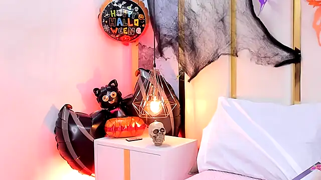 SalommeFlores online show from 10-24-25, 07:10