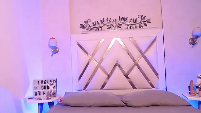 Snapshot of Afrodita-X chatting on 02-27-25, 01:28 Afrodita-X online show from 02-27-25, 01:28